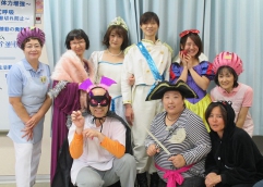 とりあえず、記念撮影。「ハッピー、ハロウィン！」