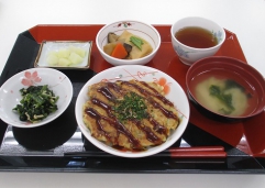        　　お好み焼き定食です。