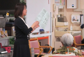 お口の体操で、お顔の表情もよくなりますよ。