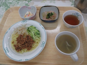 ジャージャー麺に・・、