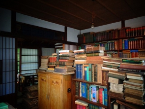 こんなに書物が山積み！