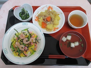 お昼はもちろんちらしずし！