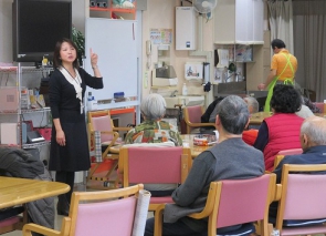 パタカラを手振り付きでやってみましょう。