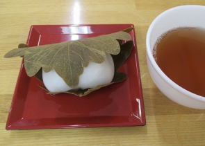 おやつは立派な柏餅！