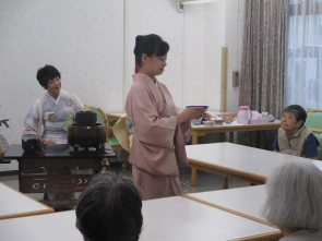                   お作法も鮮やか