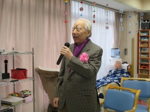 歌いこんで渋みのある歌声です。
