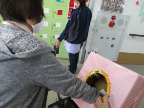 　今日の席はくじ引きです