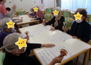 ハンドベル練習（クリスマス会で発表会）