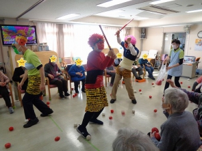 豆まきで攻撃中