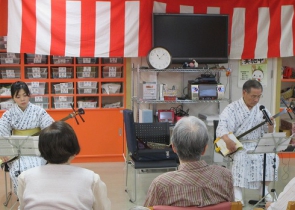 民謡唄めぐり。三味線での童謡も一味違います。