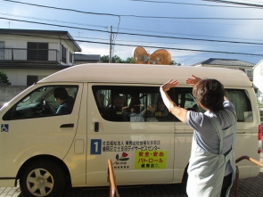 お見送り。「またお待ちしています」