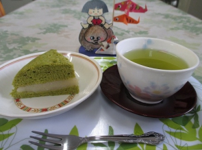 美味しい日本茶と一緒に召し上がれ。