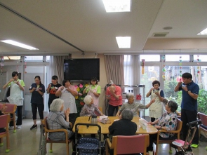 恒例！？職員のかき氷早食い競争！