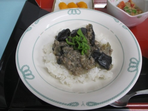 こちらは麻婆茄子丼です。