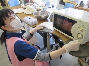 大根は電子レンジを使って火のとおりを良くして・・。・・。