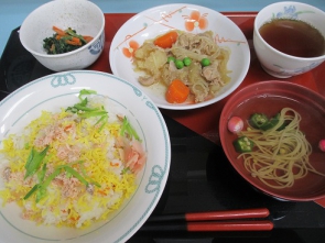 お昼のちらし寿司。