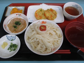　　　　　天ぷらうどん定食です。