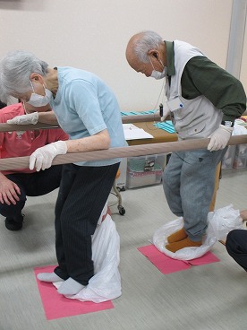 　　　　　　コシを出すために、足で踏みます。