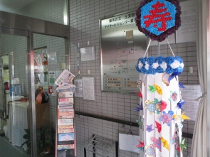 　　　　玄関入って右側にあります。