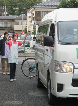 　　運転手さんと目を合わせることも必要です。