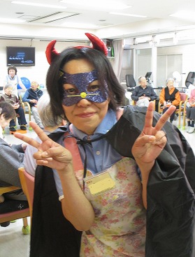　　職員も仮装をしています。