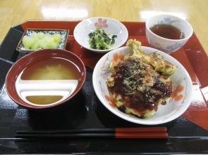 　　お好み焼き定食です。