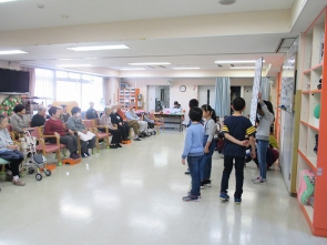 　　熱の入った演技を見せています。