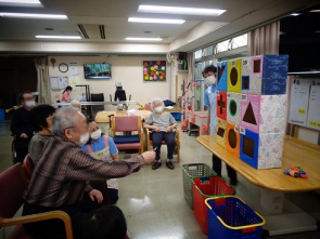 手裏剣、お手玉をポイポイ！楽しく体を動かすぞー