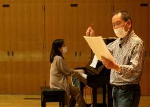 ピアノ伴奏の伊東さん、進行役の石野さん、いつもありがとうございます。