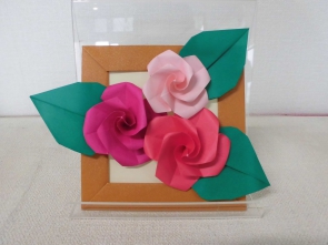 おり紙広場「バラの額縁飾り」