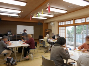 説明を聞きながら折っていきます。