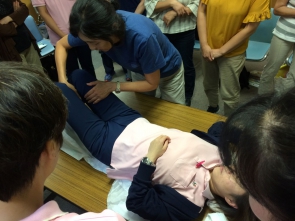 　　排泄介助練習 
