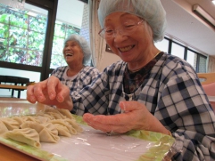楽しいわぁ～。久しぶりにつくる餃子‼