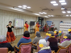 フラダンスで一気にハワイ気分！