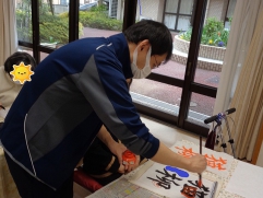 書道経験者の職員がサポートします