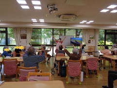 K職員の得意な元気な笑う体操！笑いヨガ♪