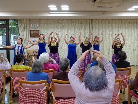 一緒にフラダンス♪♪