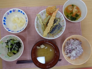 春の彩りの昼食