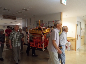 神輿と山車の練り歩き