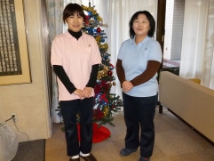 庵原サービス提供責任者（左）と一緒に