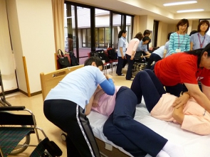 ベッドから起き上がり介助