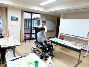 食事の姿勢⇒悪い例