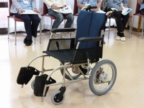 電動アシスト付車いす
