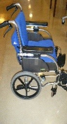 介助型車いす