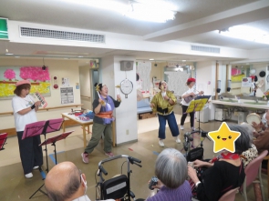 ウクレレ演奏！