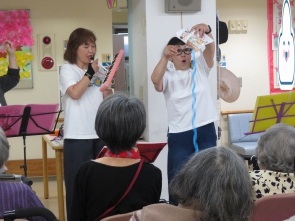 手品まで披露！