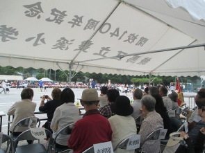 テント下のいいお席、小学校のご配慮ありがとうございました。