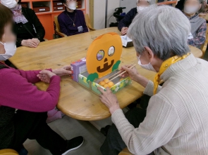 午前中は目玉すくいゲーム