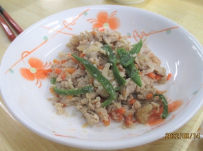 生姜焼きにピーマンを添えて