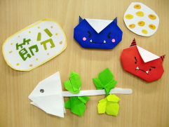 ケアカフェこぶしの入り口に飾ります